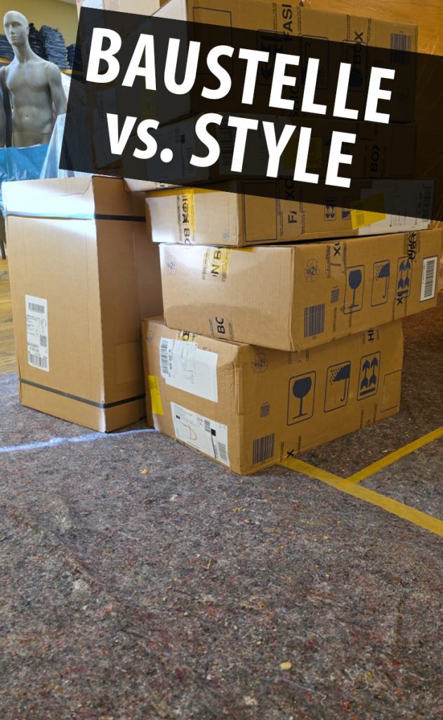 Kartons mit neuer Ware im umgebauten JEANS HOUSE Olching – Baustelle trifft auf neue Styles ab 03.03.